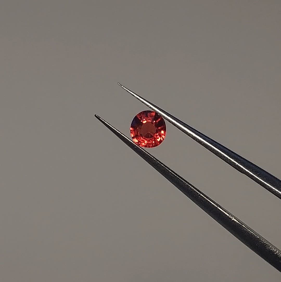 Spinelle Rouge d'Exception, 0.2-1 ct · Untreated · Vietnam, Maison Clara Rosae