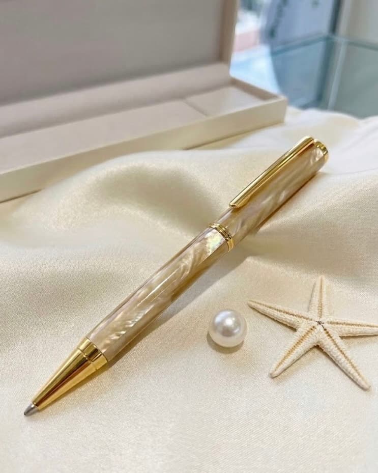 Stylo Nacre Beige, Nacre · Finition beige dorée, Maison Clara Rosae