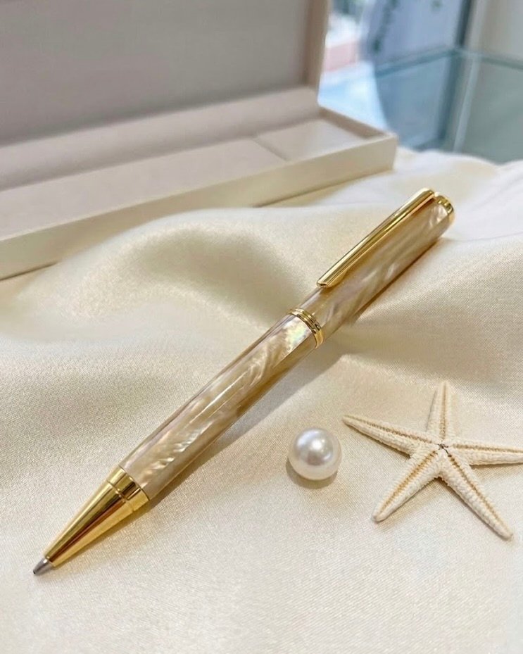 Stylo Nacre Beige, Nacre · Finition beige dorée, Maison Clara Rosae